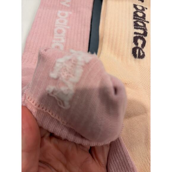 4 Pack New Balance Women's Socks, Medium - Picture 5 of 8